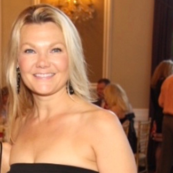Meet your Posher, Tricia - Picture 1 of 1